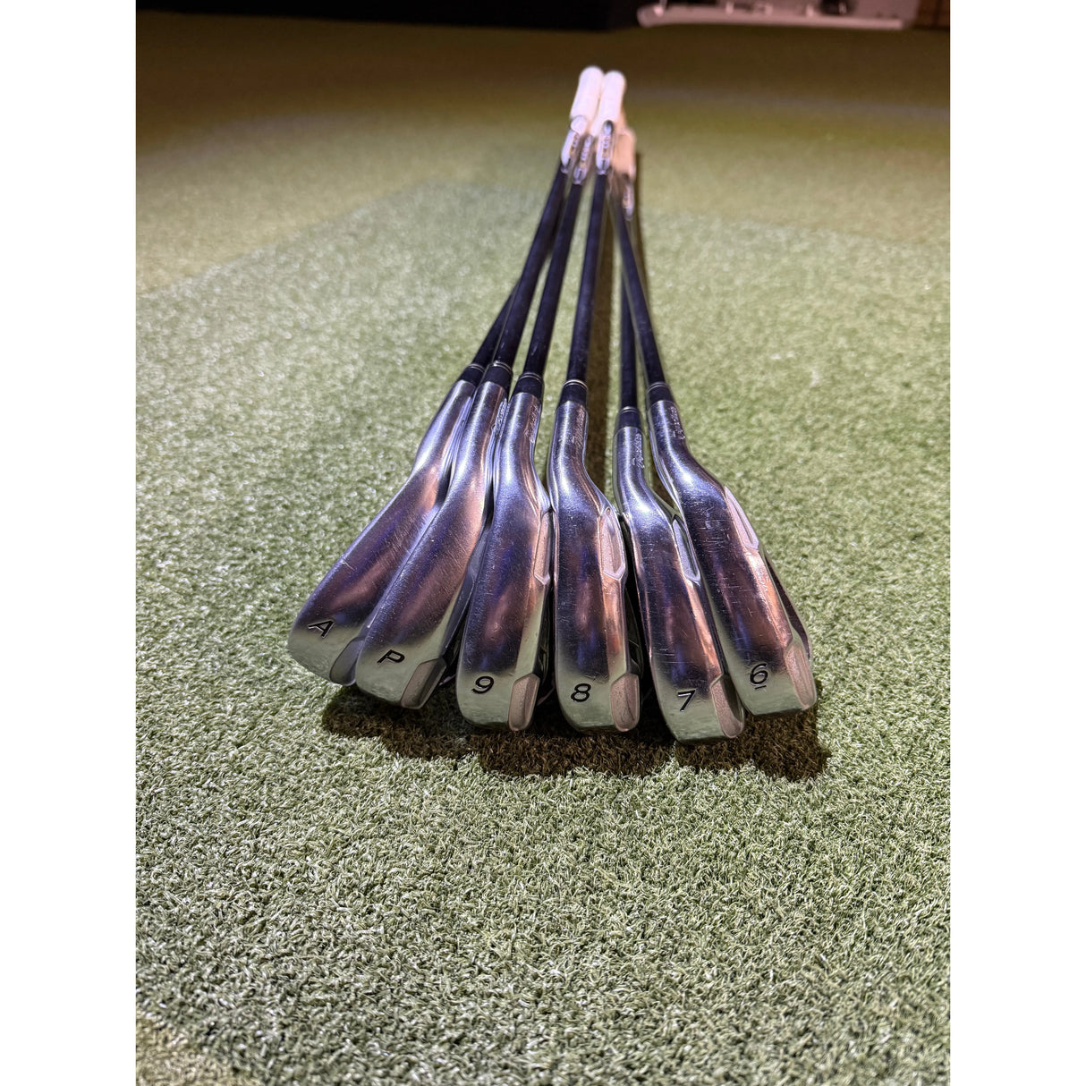 TaylorMade Tour Burner Fers RH Graphite Regular 6-PW A Ensemble Vitesse Contrôle Précision